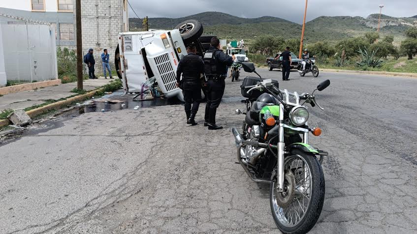 Vuelca Cami N Cargado Con Productos L Cteos Diario V A Libre