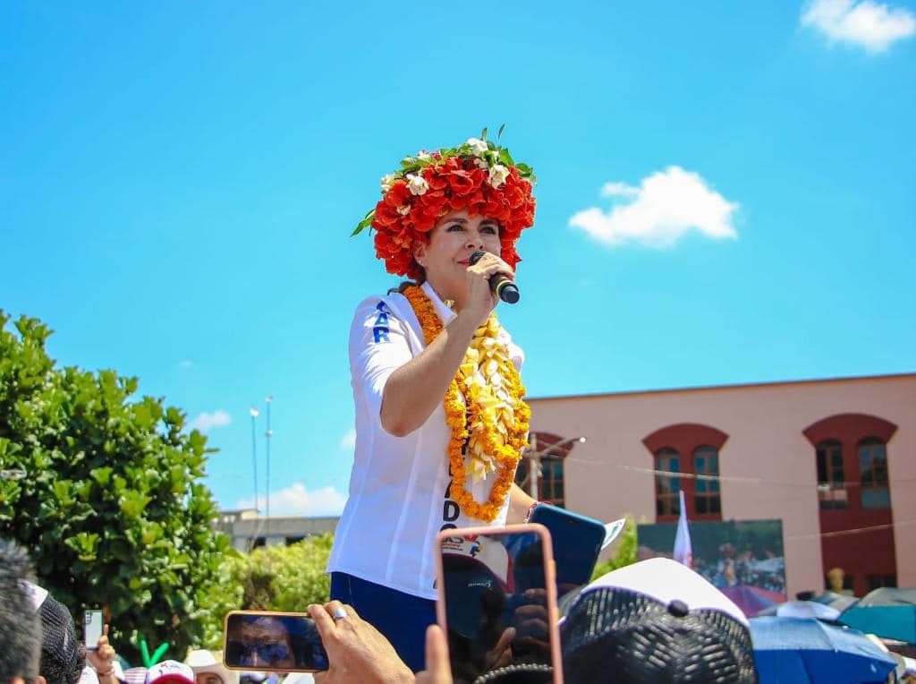 Cierra Carolina Viggianocampaña en Huejutla