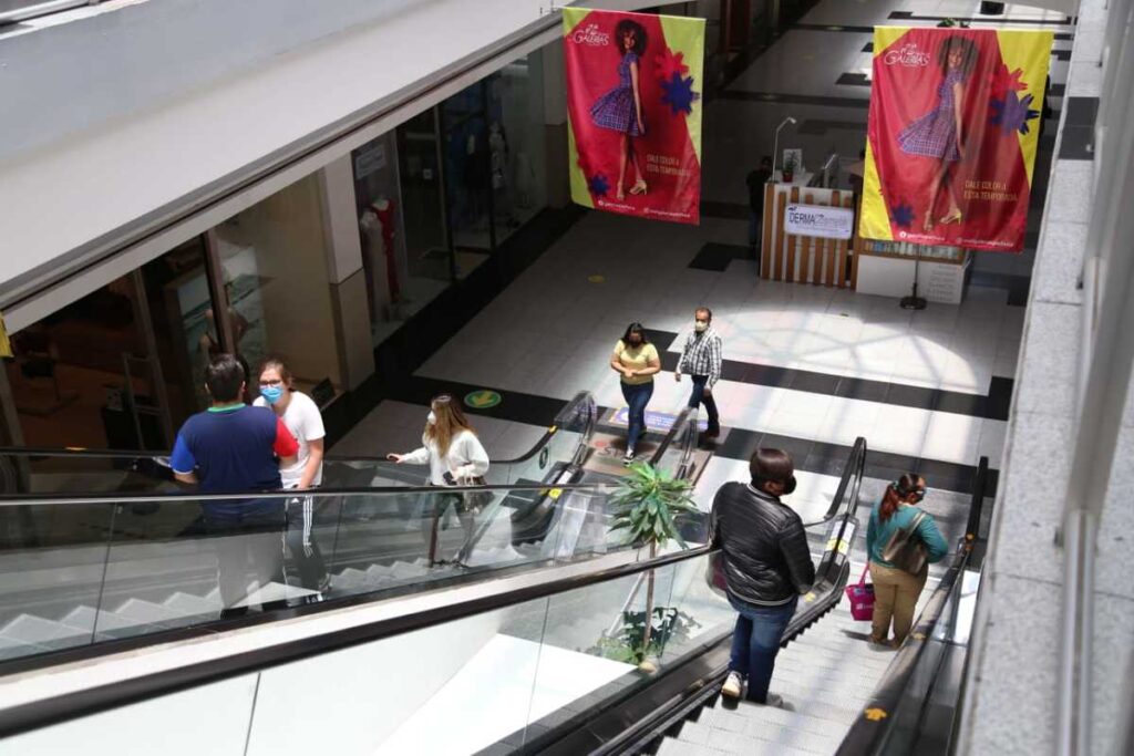 Reducen aforos a comercios por la Quinta Ola de Covid