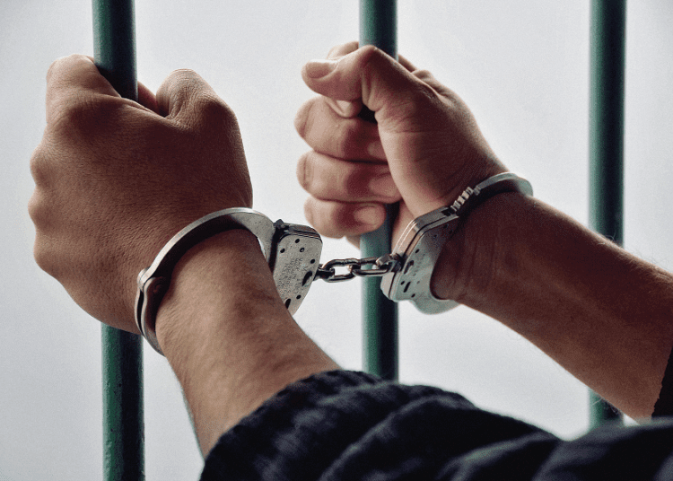 Vinculan a proceso a un hombre por delitos contra la salud