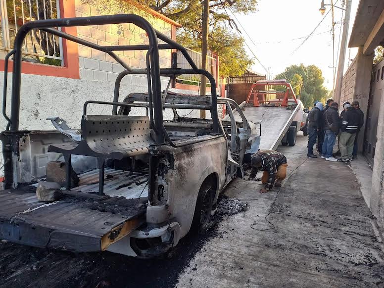 Policías detenidos por entrar a casa de gerente de la Cruz Azul