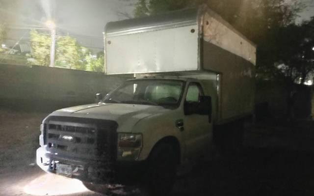 Abandonan camioneta «huachicolera»