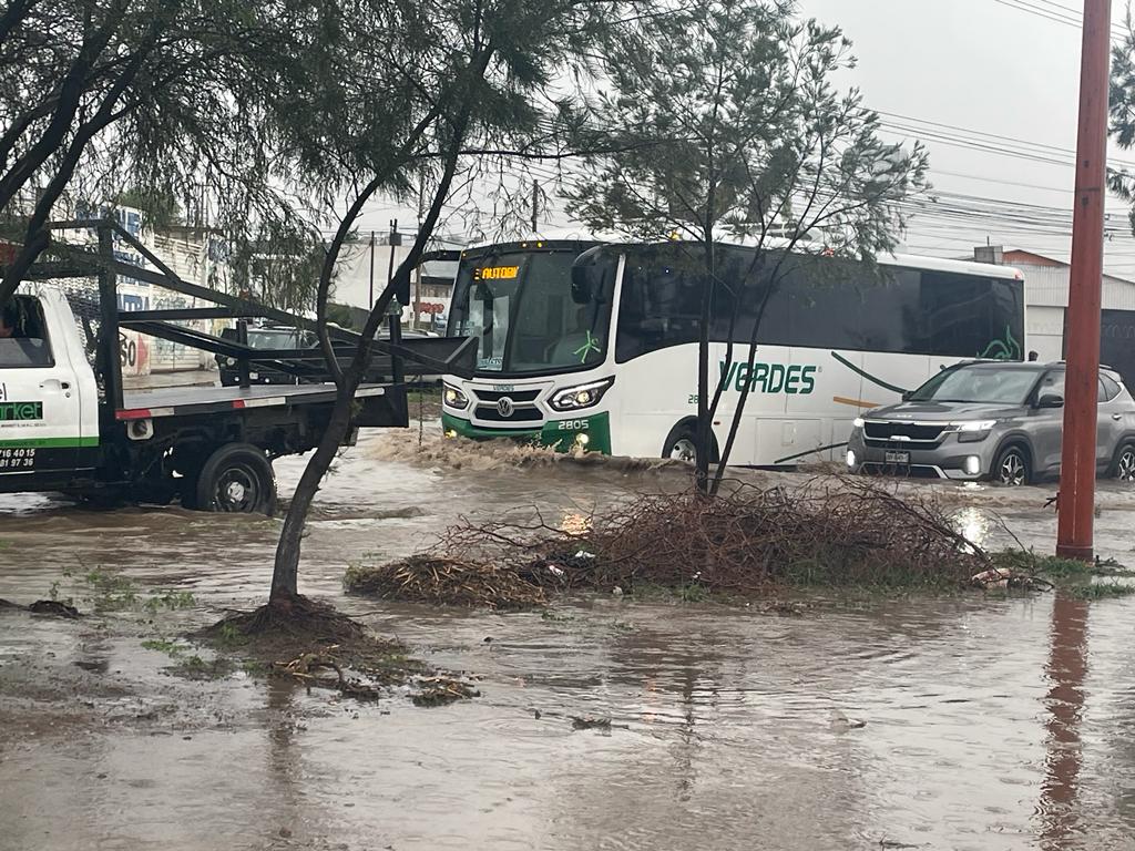 Carencia de drenes pluviales causó graves daños