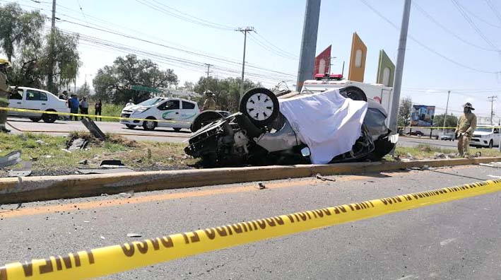 Muere Mujer En Choque Y Volcadura De Vehículo - Diario Vía Libre