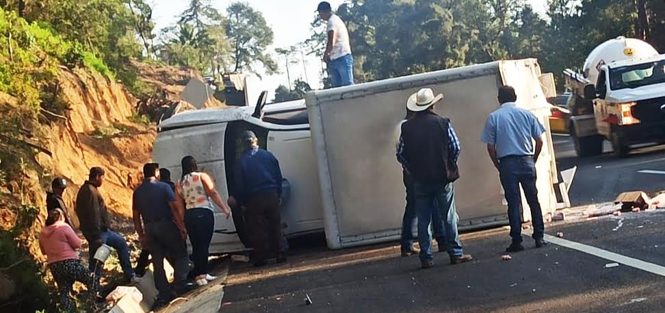 Vuelca Camioneta Con Carga De Papas Diario V A Libre