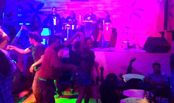 Clausuran giros negros en Tula