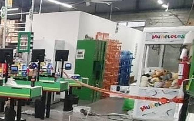 Delincuentes saquean tienda departamental