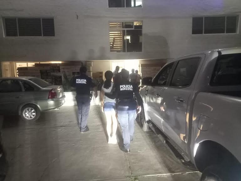 Por quitare el celular se fue de su casa