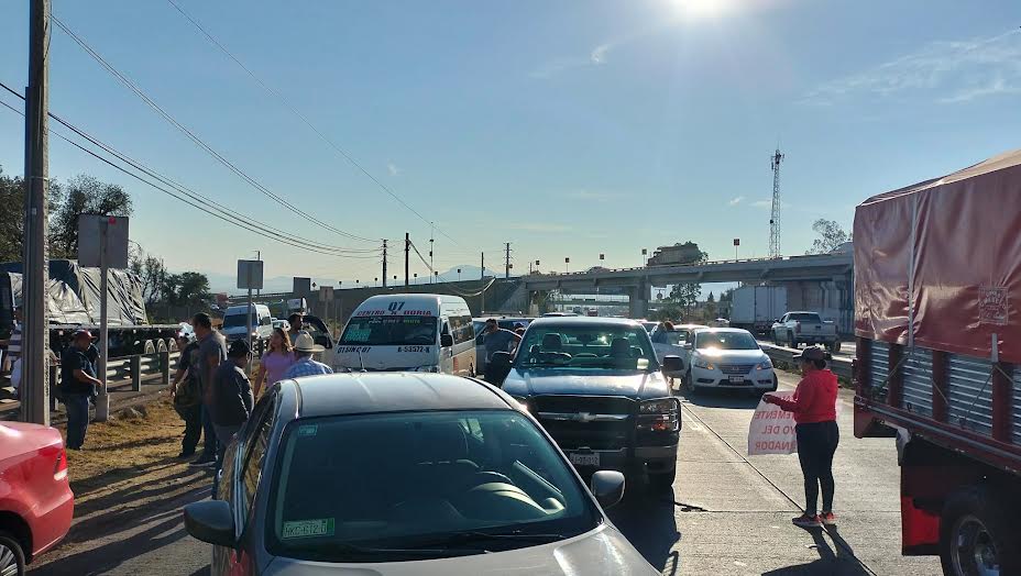 Bloquean carretera por la desaparición de una menor