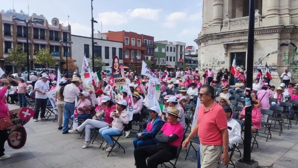 Se concentran dos centenares Xochilovers en Pachuca