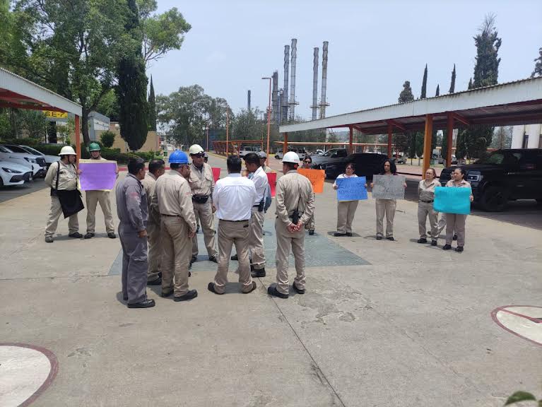 Segundo día de protestas en la refinería de Pemex