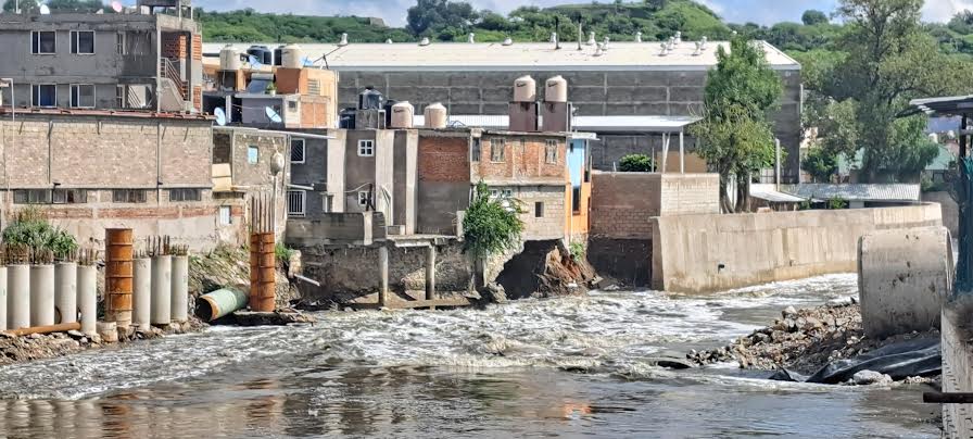 Creciente del río Tula socava cimientos; afecta a 8 viviendas