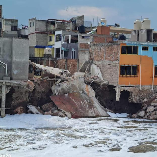 Demolieron viviendas socavadas por río Tula