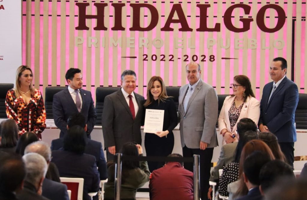 Egresa primera generación de Academia de la Transformación