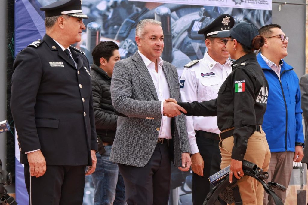 Entregan equipamiento a la policía de Pachuca