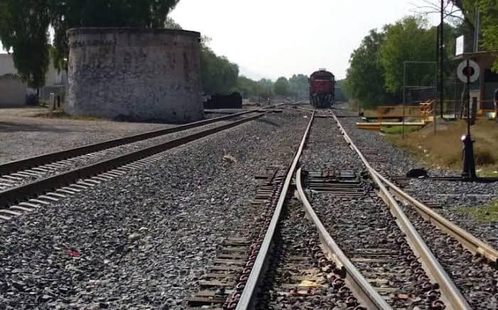Murió embestido por el tren mientras tomaba una foto