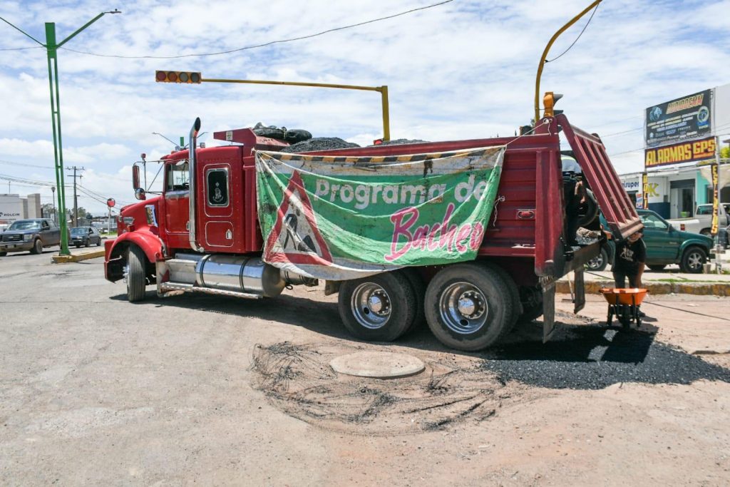 Se cumple jornada intensiva de bacheo