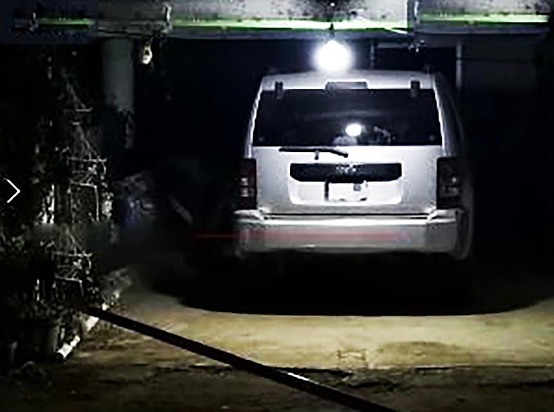 Asesinan a una policía dentro de su camioneta