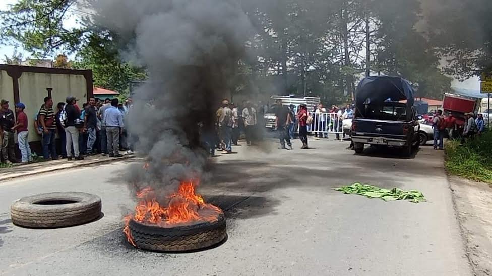 Bloquean la México-Tampico pobladores de Tlanchinol