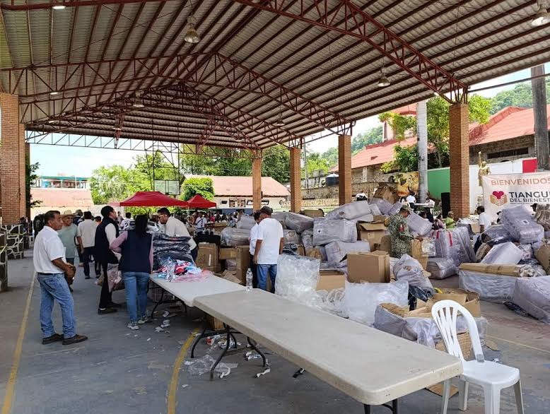 Llegó a Jaltocán el Tianguis Bienestar