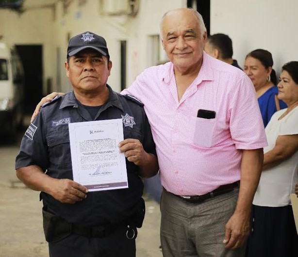 Policías de Huejutla reciben ascensos
