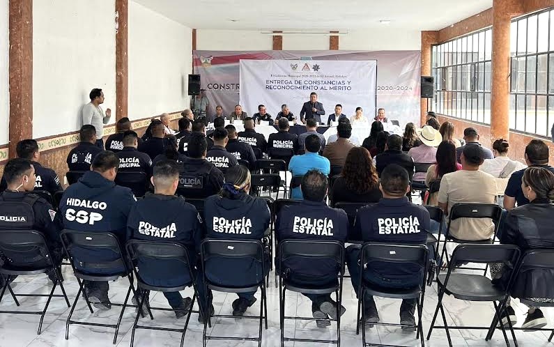 Reconoce ayuntamiento a policías de El Arenal