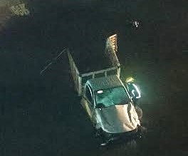 Camioneta se vuelca y al río