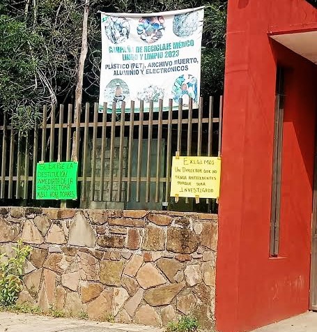 Exigen la destitución de directora en secundaria