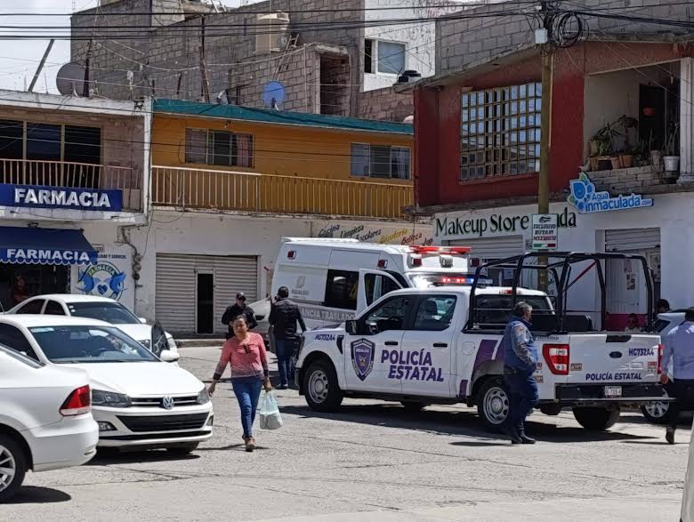 Muere apuñalada en plena vía pública
