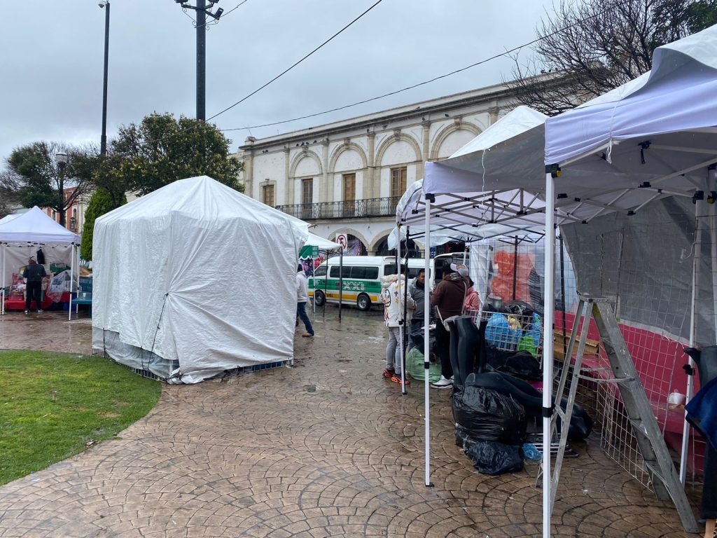Regresan ambulantes a la Plaza Constitución