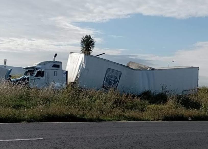 Tráiler se parte en dos en la México-Pachuca