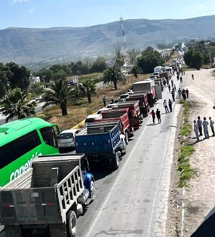 Caravana de Zimapán a Palacio de Gobierno