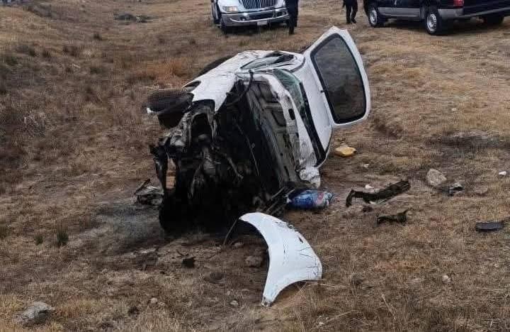 Ebrio conductor provoca volcadura