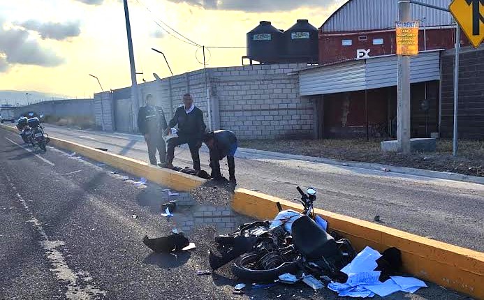Empleado de Elektra embestido por tráiler