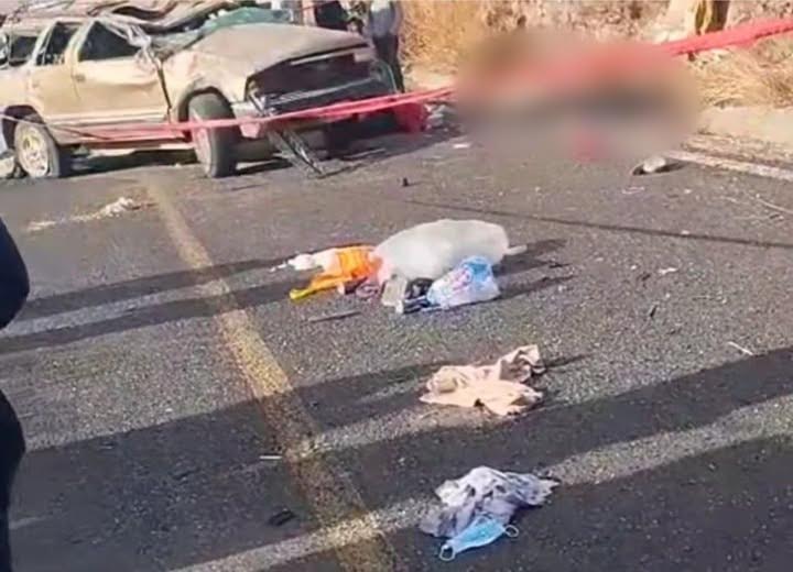 Trágica volcadura deja mujer sin vida