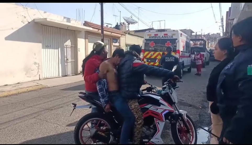 Trasladan herido en motocicleta