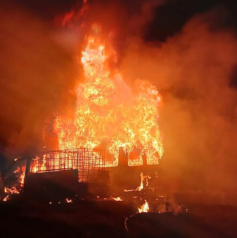 Camionetas explotan cerca de una toma clandestina