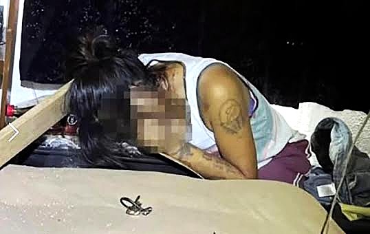 Asesinan a una mujer en un departamento