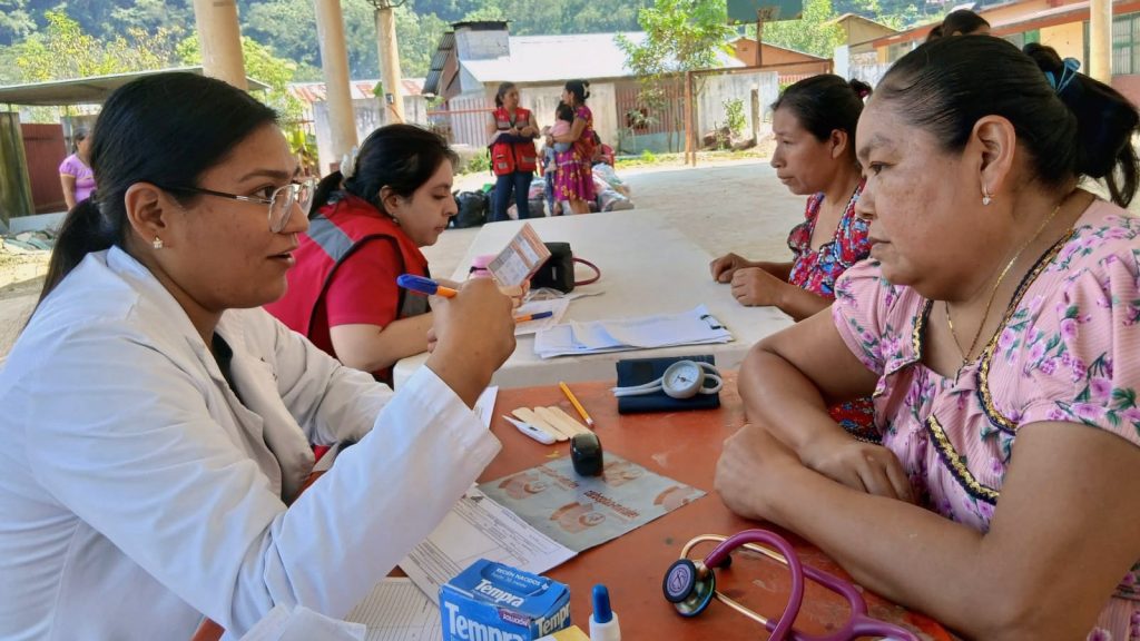 Reducen riesgos epidemiológicos en comunidades afectada: Salud