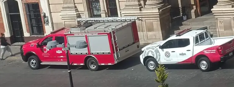 Cae de la techumbre del altar de Día de Muertos