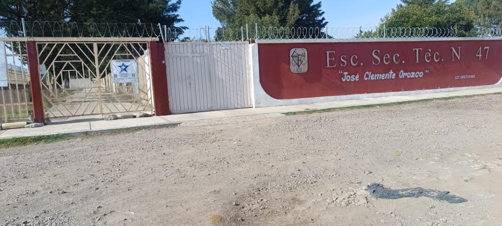 Delincuentes roban escuela secundaria