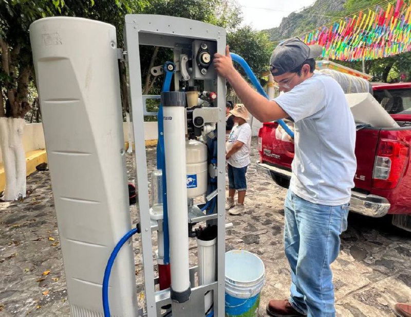 Entregan potabilizadoras a comunidades afectadas