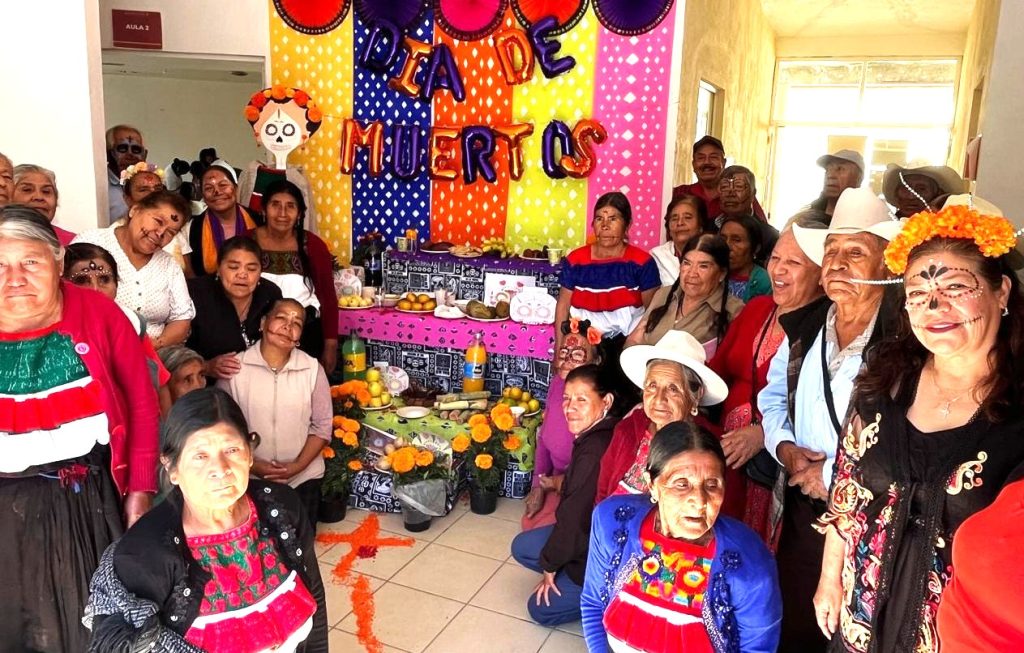 Personas mayores fortalecen la memoria y la convivencia