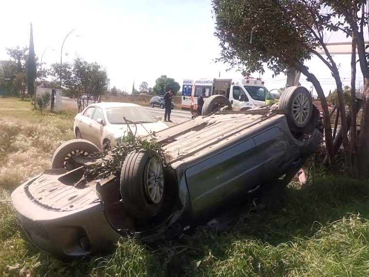 Choque y volcadura en la Pachuca–México