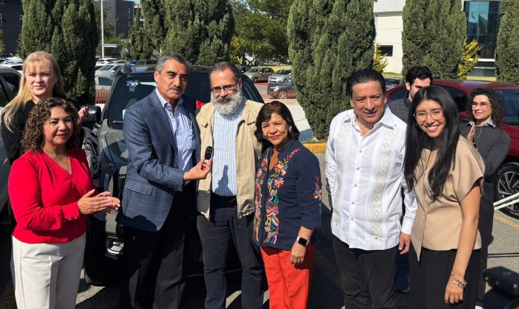 Académicos de la Autónoma acceden a autos sin intereses