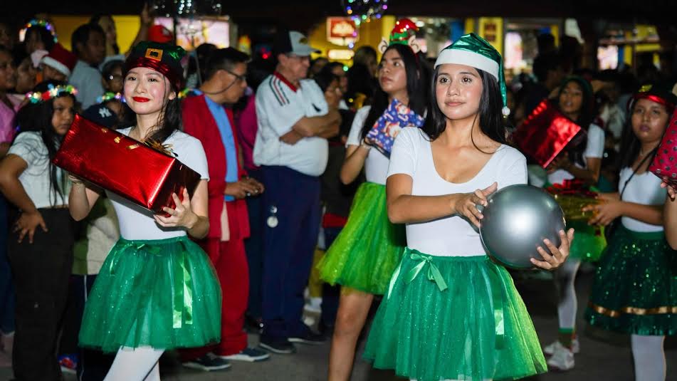 Colorido desfile fue el navideño en Huejutla