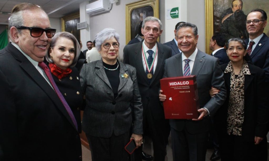 Congreso reconoce al historiador José Vergara