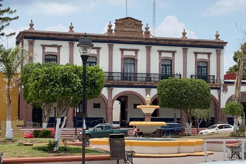 Exigen reparación de calles de Zimapán