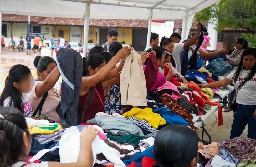 Exitosa donación de ropa para familias vulnerables
