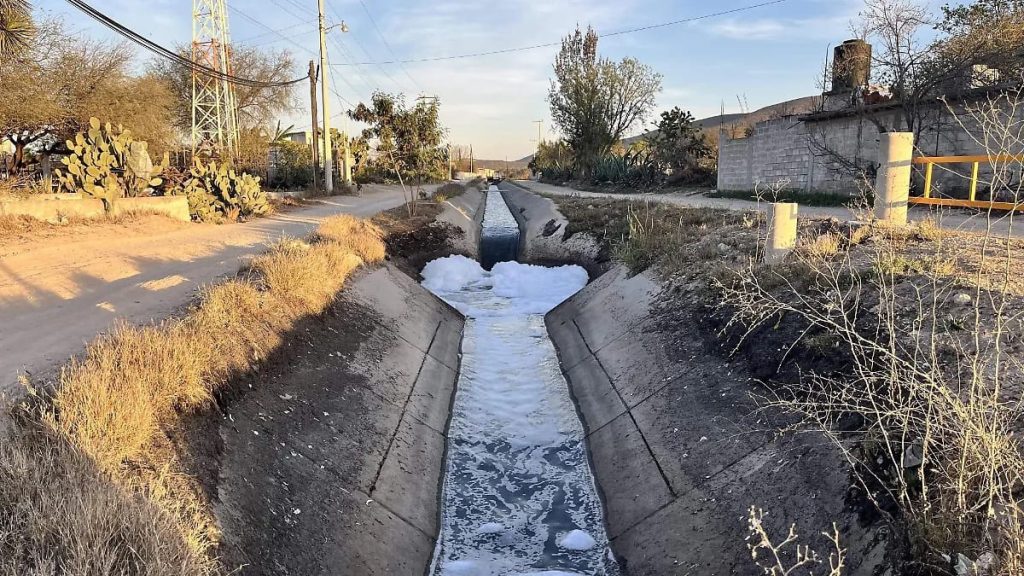 Localizan cuerpo en un canal de riego